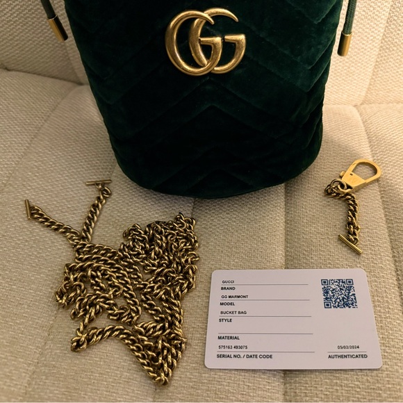 Velvet Gucci Marmont Bucket Bag - Picture 8 of 10